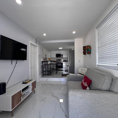 Charming Two Bedroom Apartment. Miami Luaran gambar
